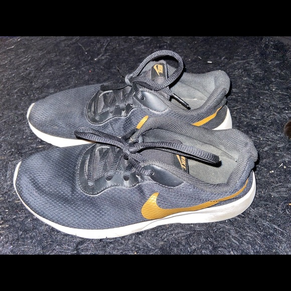 Roshes - Picture 1 of 3